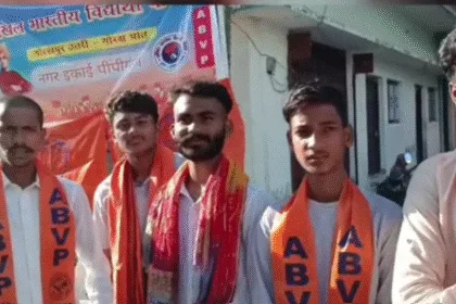 पीलीभीत नगर में अभाविप कार्यकर्ताओं ने मुहर्रम जुलूस में किया जलपान वितरण