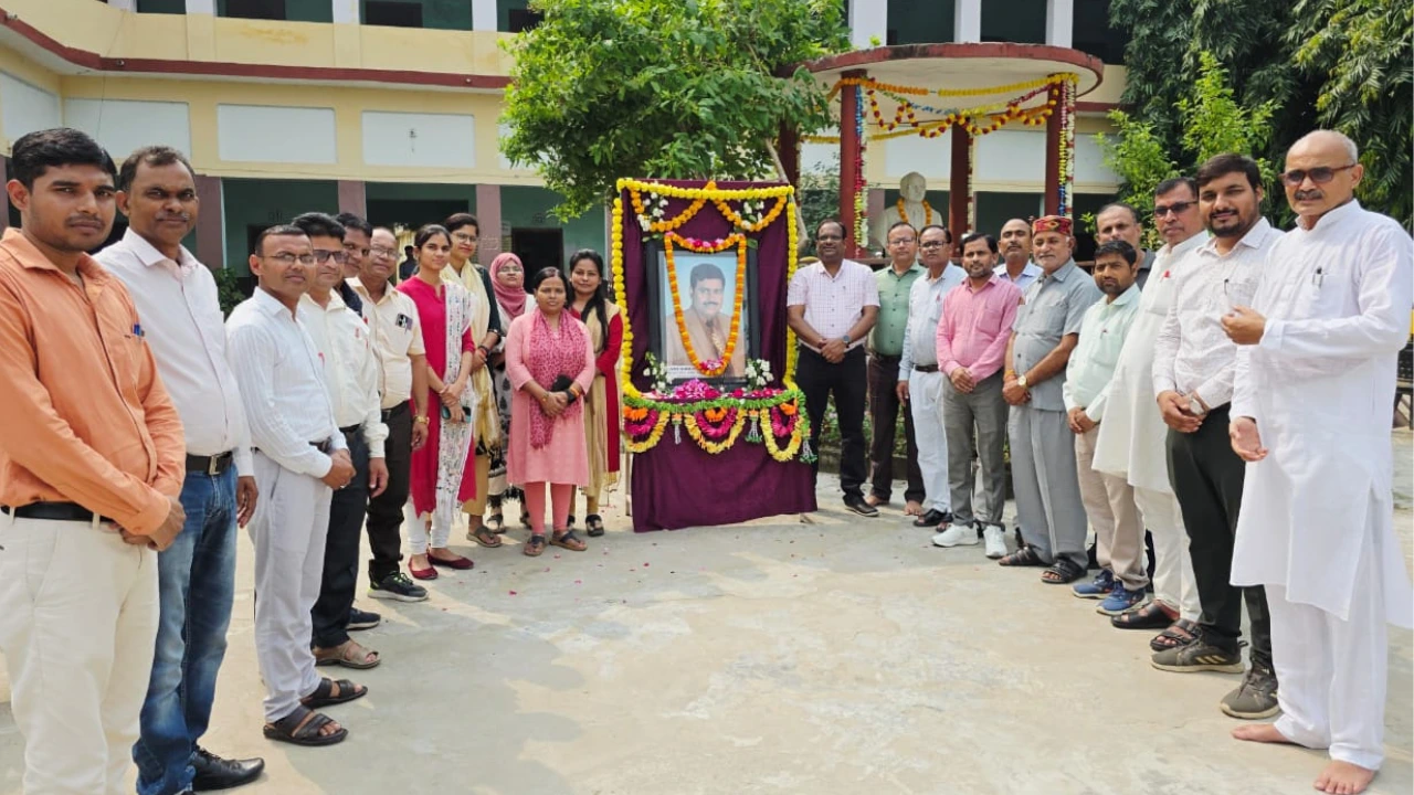 बापू महाविद्यालय इण्टर कॉलेज में स्वर्गीय प्रकाश सिन्हा, दिवंगत प्रधानाचार्य की 24वीं पुण्यतिथि पर संस्थापक स्मृति समारोह आयोजित